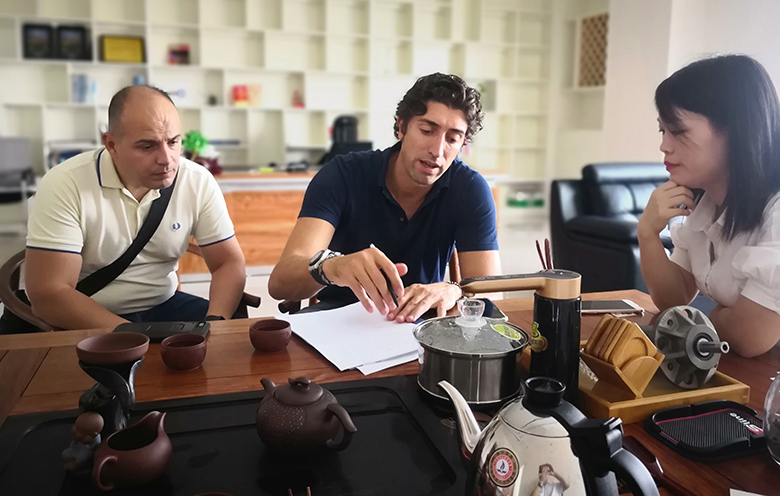 意大利客戶蒞臨銳天機電走訪調研 意大利客戶蒞臨銳天機電走訪調研