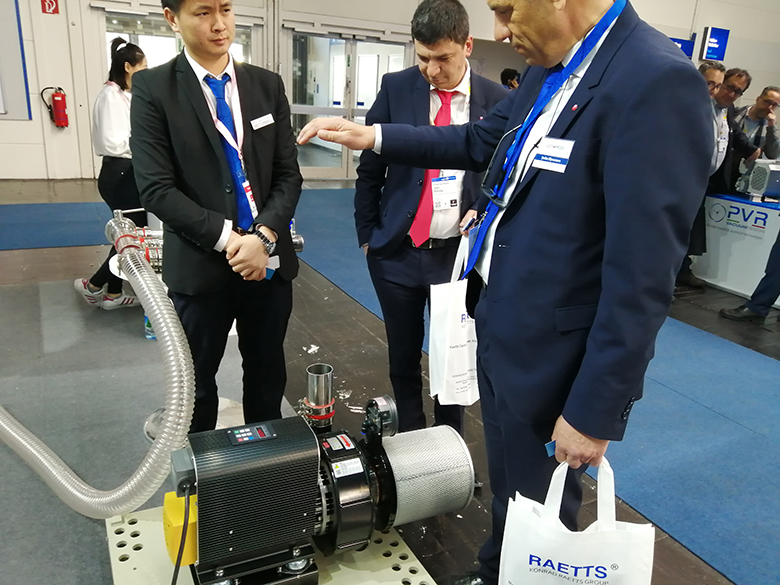 展會上客戶體驗(yàn)NG娛樂風(fēng)機(jī) 展會上客戶體驗(yàn)NG娛樂風(fēng)機(jī)